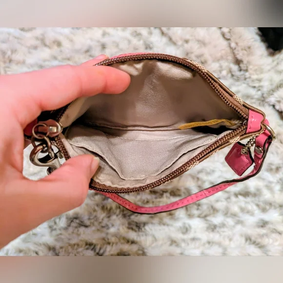 Coach Siganature Coin Wristlet - Tan with Pink Accents - NWOT - Picture 3 of 8